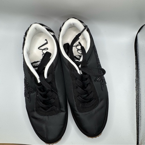 Very G Black Sneakers - Picture 6 of 7